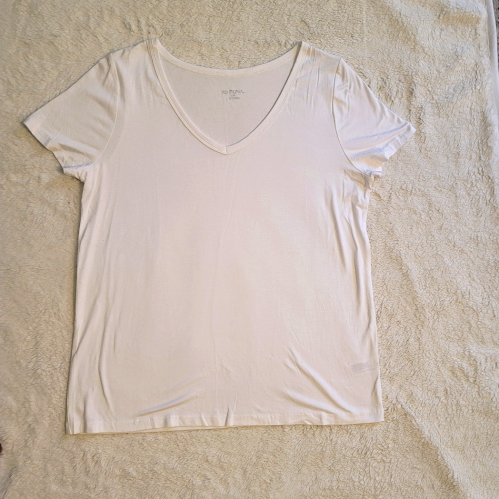 Basic white‎ tee